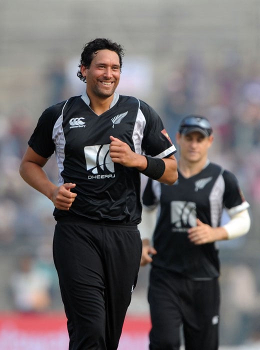New Zealand's Daryl Tuffey (L) celebrates the dismissal of India's Murali Vijay during the first one-day International cricket match against New Zealand at Nehru Stadium in Guwahati. (AFP Photo) 1st ODI: Ind v NZ