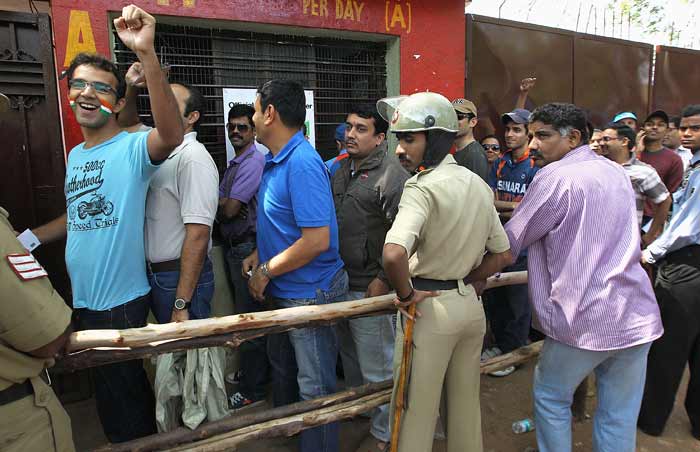 Fans queue outside the ground for entry ahead of the 2011 ICC World Cup Group B match between India and England at M. Chinnaswamy Stadium. (AFP Photo) India vs England