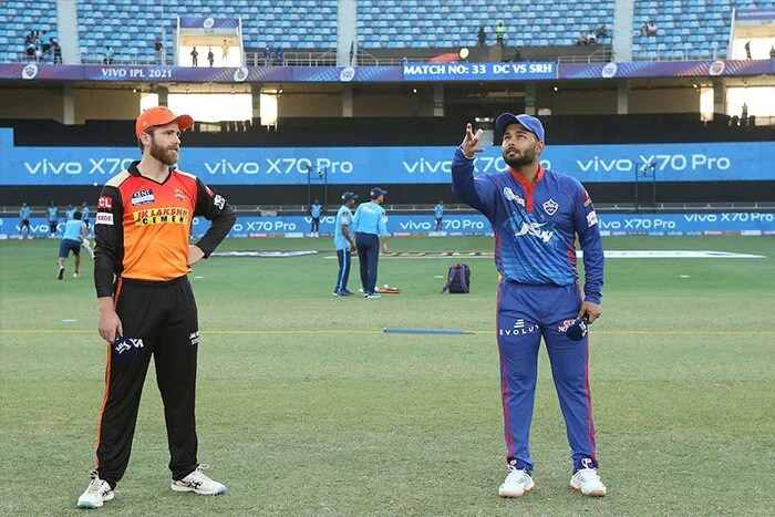 सनराइजर्स हैदराबाद के कप्तान केन विलियमसन ने टॉस जीता और बल्लेबाजी करने का फैसला लिया.