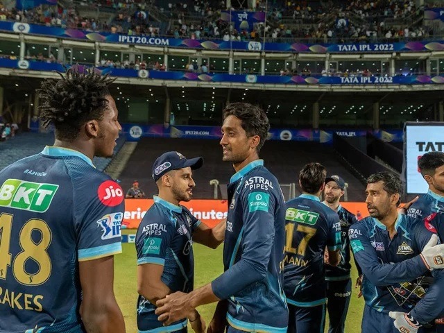 IPL 2022: गुजरात टाइटंस ने लखनऊ सुपर जायंट्स को 62 रनों से हराया, प्लेऑफ में बनाई जगह