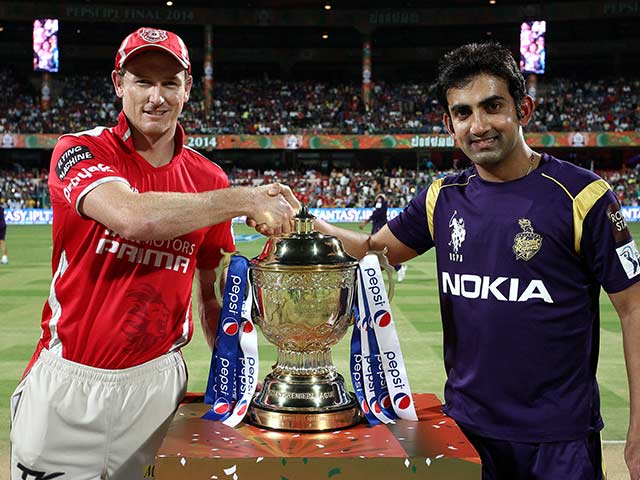 Photo : IPL Final: Electric Bangalore Welcomes Sensational Title Clash
