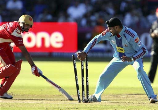 Royal Challengers Bangalore's Rahul Dravid is run out by Mumbai Indians' Harbhajan Singh in the IPL match in Port Elizabeth on Sunday. (AP Photo) Match 38: MUM vs RCB