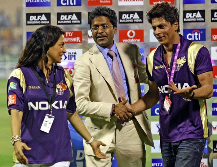 Post match presentations too had stars gracing the podium. The event itself though seemed to have something that would interest all. Whether it's the stars like Juhi Chawla, seen here with Shahrukh Khan or known faces from the fashion industry. Shining balls, gleaming willows and all in between