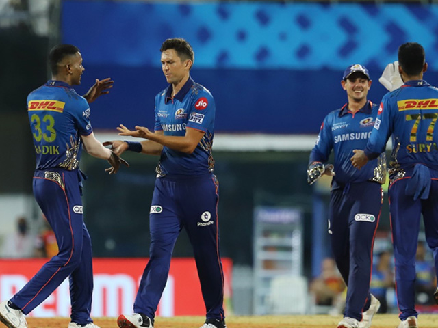 टी20 लीग: मुंबई ने हैदराबाद को 13 रनों से हराया,अंक तालिका में शीर्ष पर