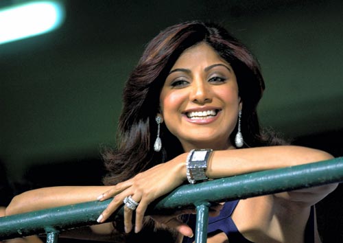 Bollywood Actress Shilpa shetty during the inaugural IPL T20 Championship match at Chinnaswamy stadium in Bangalore on Friday. (PTI Photo) 1st Match: Knight Riders vs Royal Challengers