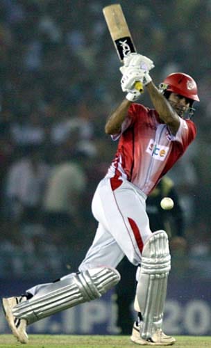 Irfan Pathan and Piyush Chawla added crucial runs in the last couple of overs to take Kings XI to 178. Chawla hit 21 runs in the final over. — <i>PTI Photo</i> 22nd Match: Kings XI vs Knight Riders