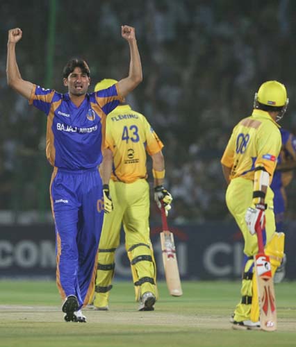 Sohail Tanvir struck on the first ball of the match, trapping Chennai Super Kings's Parthiv Patel. — <i>PTI Photo</i> 24th Match: Rajasthan Royals vs Super Kings