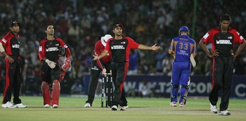 Virender Sehwag protested the decision to let Shane Watson bat on. The call was referred to the third umpire, who correctly gave it out. — <i>PTI Photo</i> 33rd Match: Rajasthan Royals vs Delhi Daredevils