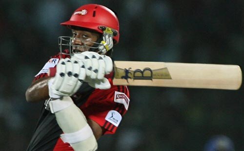 Ferveez Maharoof provided some momentum to Delhi's innings. He hit Rajasthan captain Shane Warne for four sixes in the 19th over, which produced 27 runs. — <i>PTI Photo</i> 33rd Match: Rajasthan Royals vs Delhi Daredevils