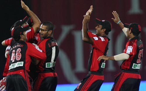 Rajasthan, chasing 157, got off to a poor start. Some fine fielding by Virender Sehwag resulted in Mohammad Kaif's run out. — <i>PTI Photo</i> 33rd Match: Rajasthan Royals vs Delhi Daredevils