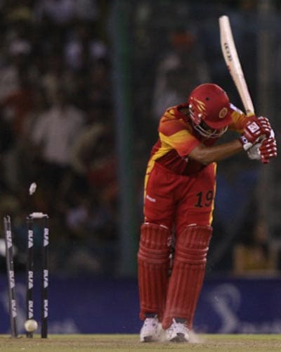 Rahul Dravid looked unsteady in his innings. His wicket at a crucial juncture meant Bangalore could not make a sizeable score. — <i>PTI Photo</i> 34th Match: Bangalore Royal Challengers vs Kings XI Punjab