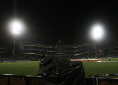 The Delhi vs Mohali game got off to a slightly delayed start due to rain. — <i>PTI Photo</i> 40th Match: Delhi Daredevils vs Kings XI Punjab