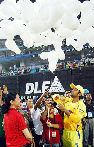 Chennai Super Kings captain MS Dhoni released white balloons before the start of their match against Deccan Chargers. — <i>PTI Photo</i> 54th Match: Chennai Super Kings vs Deccan Chargers