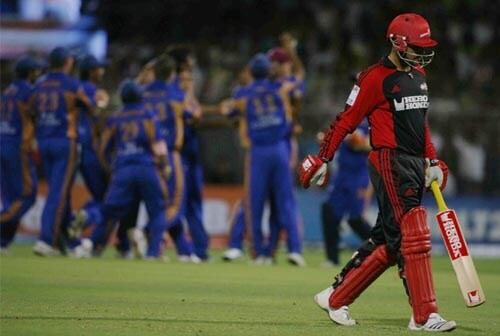 Shane Watson struck in his first over, removing the dangerous Virender Sehwag cheaply. —<i>PTI Photo</i> 1st Semifinal: Delhi Daredevils vs Rajasthan Royals