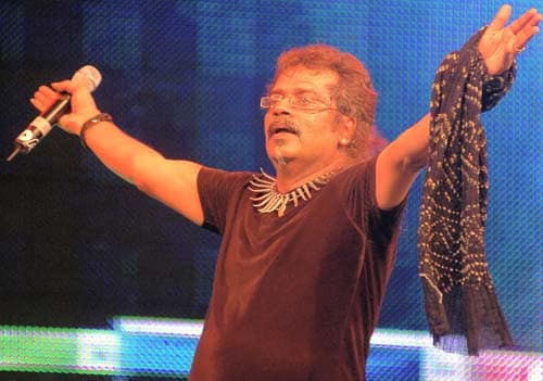 Singer Hariharan warmed up the proceedings at the Chidambaram Stadium in Chennai. He cut a few of his numbers before the Chennai vs Mumbai game. (PTI Photo) 8th Match - Super Kings vs Mumbai Indians