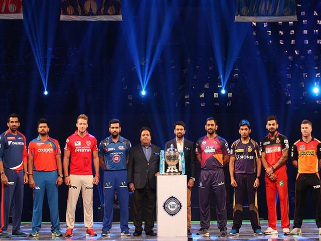 Photo : IPL: उद्घाटन समारोह से पहले एक मंच पर आए सभी टीमों के कप्तान