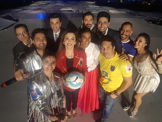 ISL: A Glittery Start to The Third Season in Presence of Stars