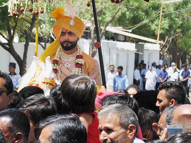 Photo : शाही अंदाज में रीवा संग शादी के बंधन में बंधे 'सर' जडेजा