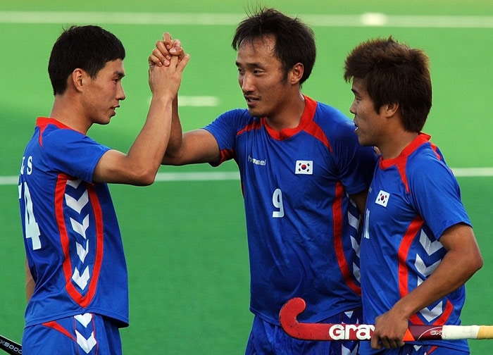 South Korean hockey player Yoon Sung Hoon (C) celebrates with teammates after scoring a goal against Canada during their World Cup 2010 match at the Major Dhyan Chand Stadium in New Delhi. (AFP Photo) South Korea beat Canada