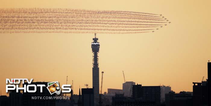 The jets flying across the London skies painted a deep contrasted with the tone of the sky here.