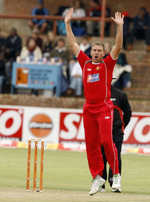 Zimbabwean bowler Raymond Price makes an unsuccessful appeal. Sri Lanka made 119 chasing Zimbabwe's score of 118 runs. (AFP PHOTO) 3rd ODI: Zim vs SL