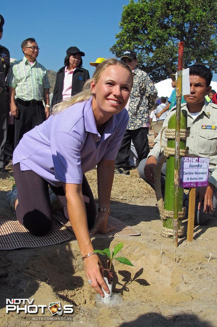 McIlroy, Wozniacki join Thailand flood relief McIlroy, Wozniacki join Thailand flood relief