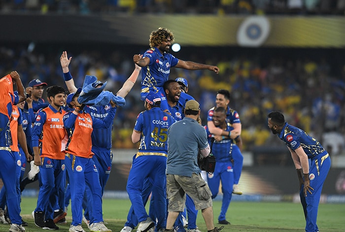 चेन्नई को हराकर मुंबई ने चौथी बार अपने नाम किया टी20 लीग का खिताब, देखें तस्वीरें...