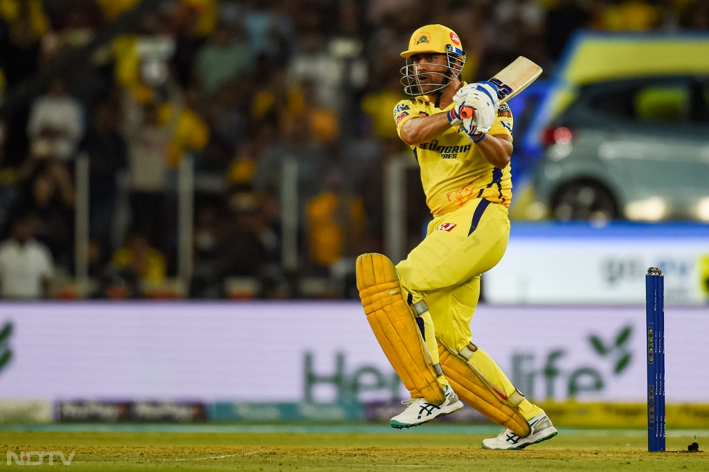 MS Dhoni's Six Make Crowd Go Berserk In IPL Opener - See Pics