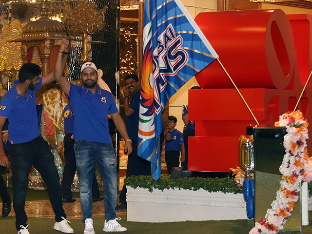 Rohit Sharma Leads Mumbai Indians' Celebration Post IPL 2019 Triumph