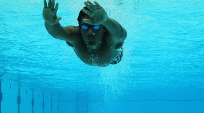Gagan shows us his freestyle stroke? underwater!