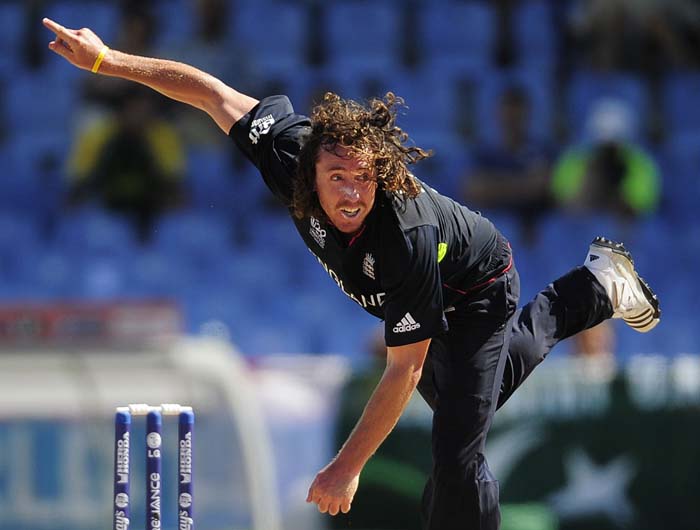 English bowler Ryan Sidebottom delivers a ball against New Zealand at St.Lucia.(AFP PHOTO) WT20: NZ vs Eng
