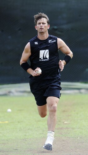 New Zealand's Shane Bond bowls during a practice session at The R Premadasa Stadium in Colombo on September 7, 2009. Sri Lanka, New Zealand and India begin a One-Day International series on September 8 in Colombo. (AFP Photo) NZ all set for tri-series