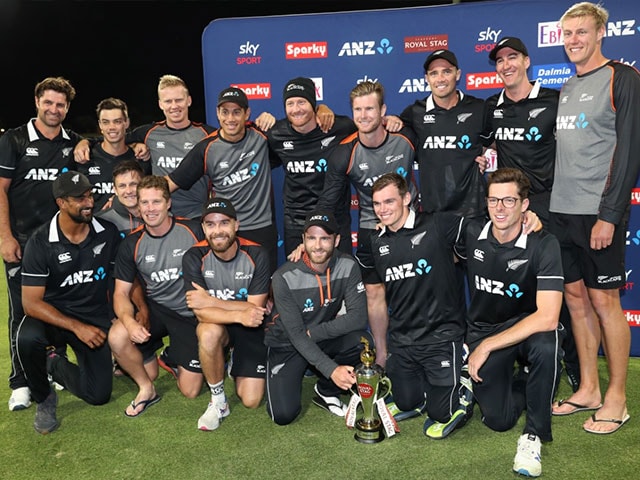 Photo : तीसरे वनडे में न्यूजीलैंड ने भारत को 5 विकेट  से हराया, सीरीज 3-0 से जीती