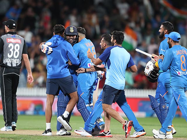 Photo : तीसरा टी20: भारत ने न्यूजीलैंड को सुपरओवर में हराया, सीरीज में 3-0 से बनाई बढ़त