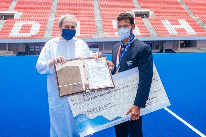 ओडशा के मुख्‍यमंत्री नवीन पटनायक ने ओलंपिंक में उम्‍दा प्रदर्शन के लिए खिलाड़ियों को सम्‍मानित किया