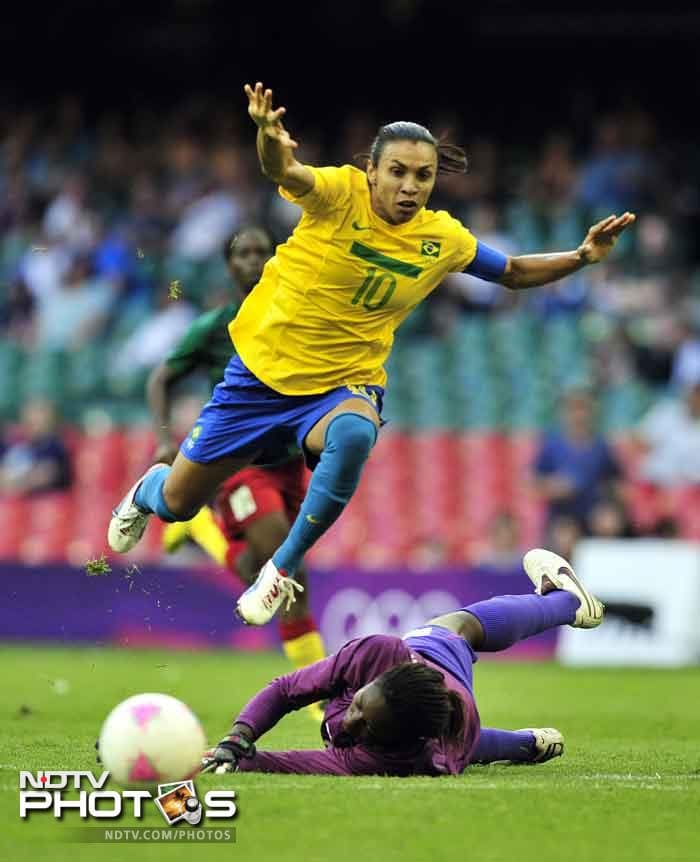 London Olympics 2012: Women's Football Kicks off the Games ...