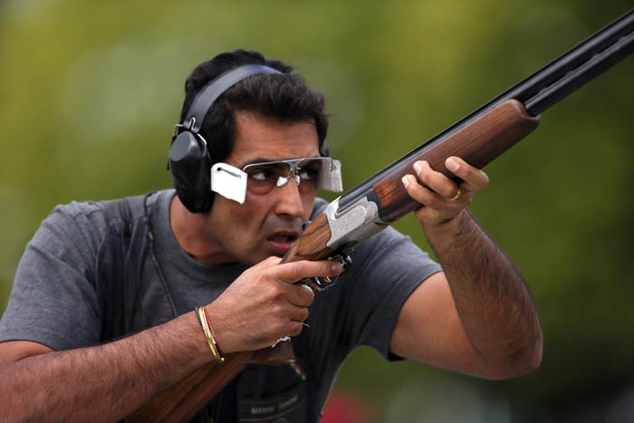 It was not all good news from the shooting range though. Manavjit Singh Sandhu was out of contention for the Men's Trap finals. Gagan Narang and Sanjeev Rajput also failed to qualify for the 50m Rifle 3 Positions finals.