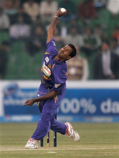 Sri Lankan pacer Nuwan Kulasekera bowls against Pakistan during the third one-day international cricket match at Gaddafi Stadium in Lahore on Saturday, January 24, 2009. (AP Photo) 3rd ODI: Pakistan vs Sri Lanka