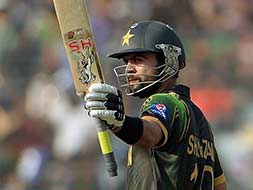 World Twenty20: Ahmed Shehzad helps Pakistan thrash Bangladesh