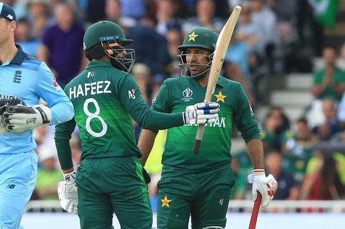 पाकिस्तान ने इंग्लैंड को 14 रन से हराया