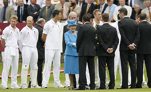 Britain's Queen Elizabeth II meets members of the England and Australian squads during the second day of the second Ashes Test match at Lord's in London. (AFP Photo) Queen's date with cricket