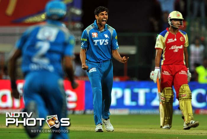 Ashish Nehra did manage to finally halt Gayle and the batsman took 81 runs off 48 with 8 sixes to his name. From here Pune again, managed to become the favourites as the asking rate began to climb. (AFP PHOTO/Manjunath KIRAN) IPL 5: Bangalore down Pune in a thriller