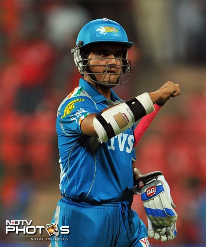Although skipper Sourav Ganguly managed all of six runs, there was another Pune batsman who was smacking his way to a blinder of an innings. (AFP PHOTO/Manjunath KIRAN) IPL 5: Bangalore down Pune in a thriller