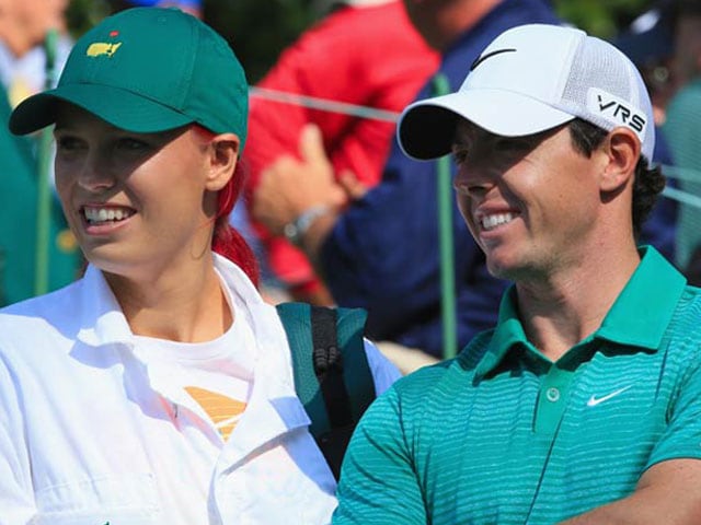 Photo : Tennis ace Wozniacki turns caddie for golfer boyfriend Rory McIlroy