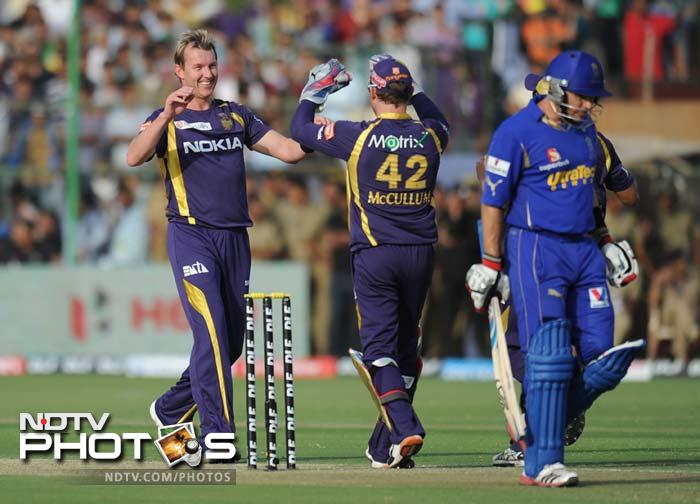 The star performer for the Royals was Brad Hodge (right) who hit 44 in quick time before falling to Brett Lee. (AFP PHOTO/SAJJAD HUSSAIN) IPL 5: Rajasthan Royals crush Kolkata Knight Riders