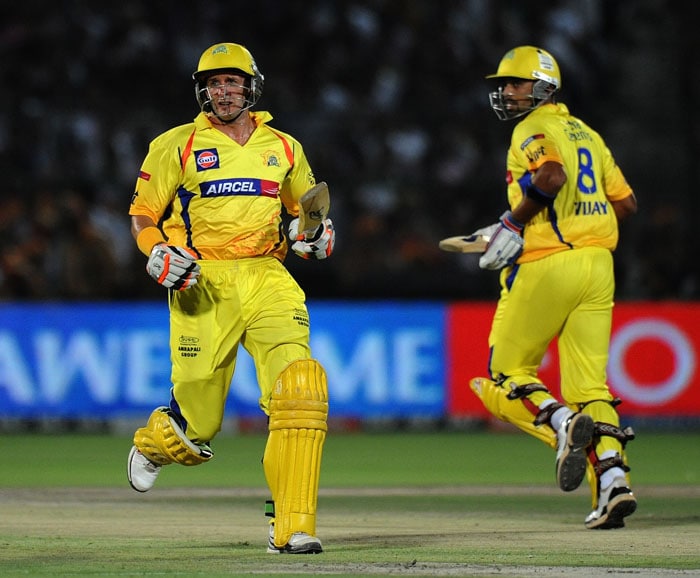 Chennai Super Kings batsmen Michael Hussey (L) and Mural Vijay run between the wickets during the IPL Twenty20 match against Rajasthan Royals at the Swai Mansingh Stadium in Jaipur. (AFP PHOTO) IPL 4: Rajasthan vs Chennai