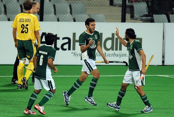 Pakistani hockey player Rehan Butt (C) celebrates with teammates after scoring a goal against South Africa during their World Cup 2010 match at the Major Dhyan Chand Stadium in New Delhi. (AFP Photo) South Africa defeat Pakistan
