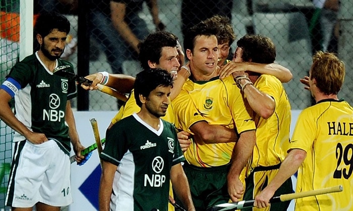 South African hockey player Gareth Carr(C) celebrates with teammates after scoring a goal against Pakistan during their World Cup 2010 match at the Major Dhyan Chand Stadium in New Delhi as Pakistani hockey captain Zeeshan Ashraf (L) looks on. (AFP Photo) South Africa defeat Pakistan