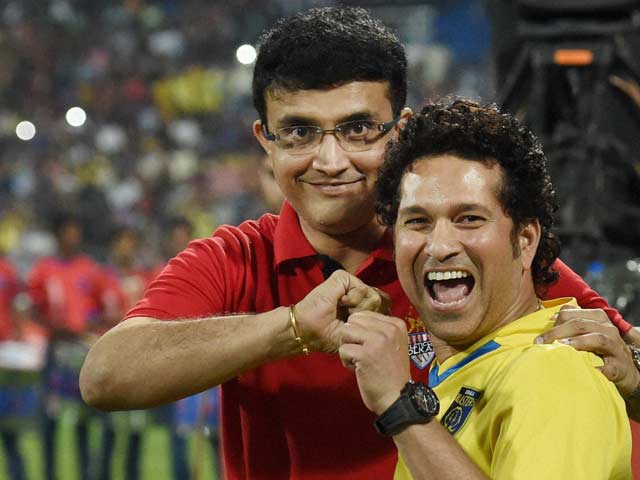 Photo : ISL Final: What Rivalry? Sachin, Sourav Bond Over Football