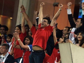 ISL Final: Sourav Celebrates, Sachin Consoles!
